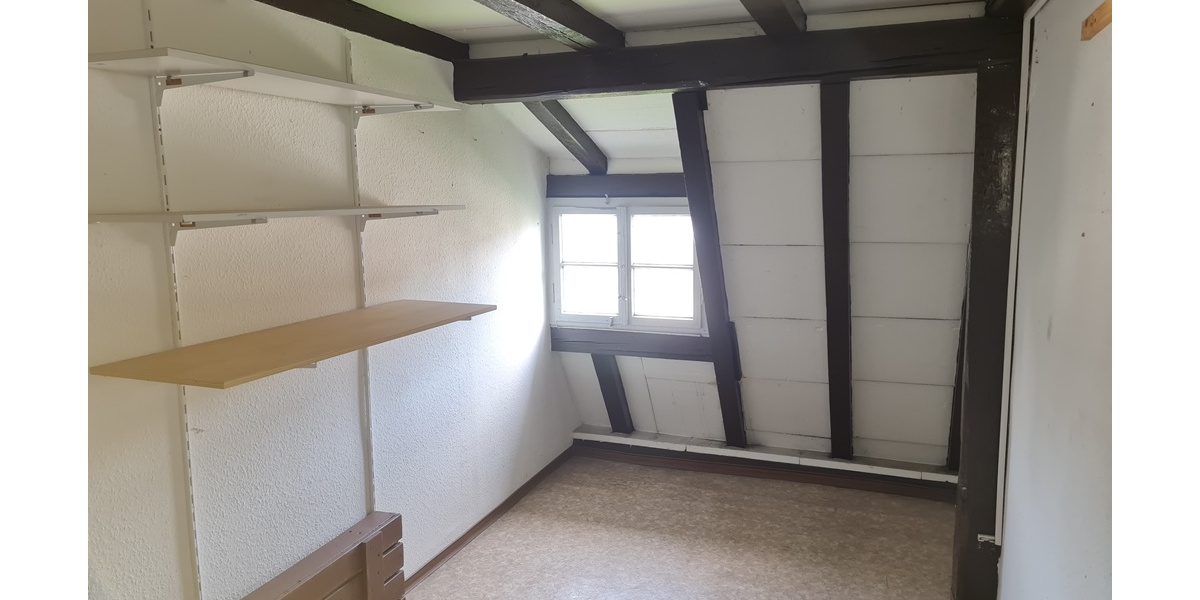 1. OG links Dachkammer