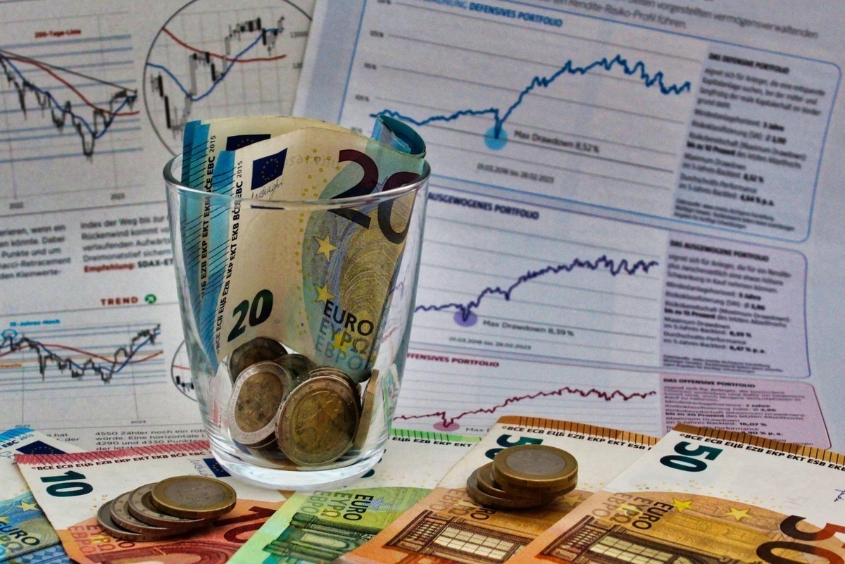 Umfassender Marktbericht zum Immobilienmarkt in Stuttgart: Angebotslage, Nachfragesegmente, Lagequalitäten und Stadtentwicklung – ergänzt um Kennziffern und offizielle Marktberichte.